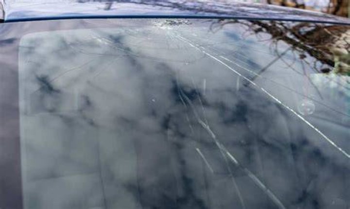 Can You Sell A Car With A Cracked Windshield