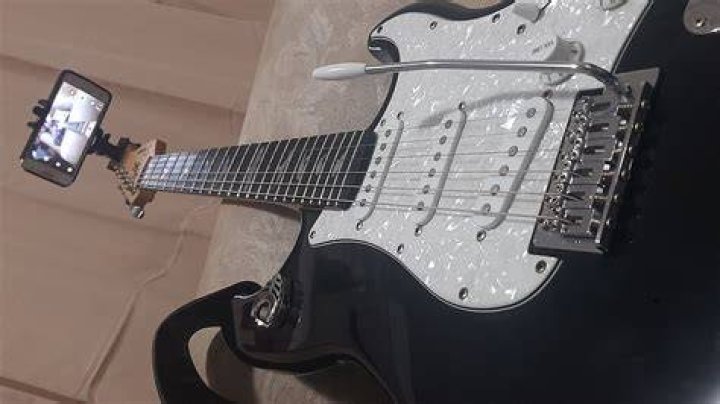 Celular Com Guitarra Atras - How To Discuss