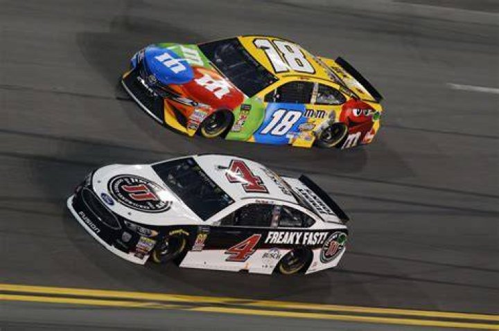 How Fast Do Nascar Cars Go
