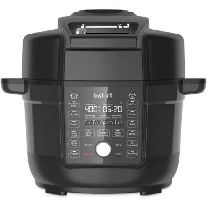 Pressure cooker air fryer combo