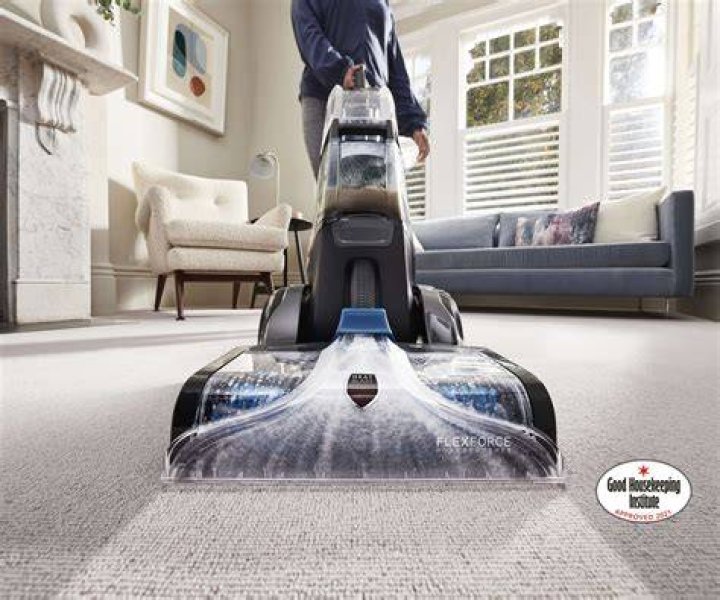 Steam vacuum cleaner for carpet