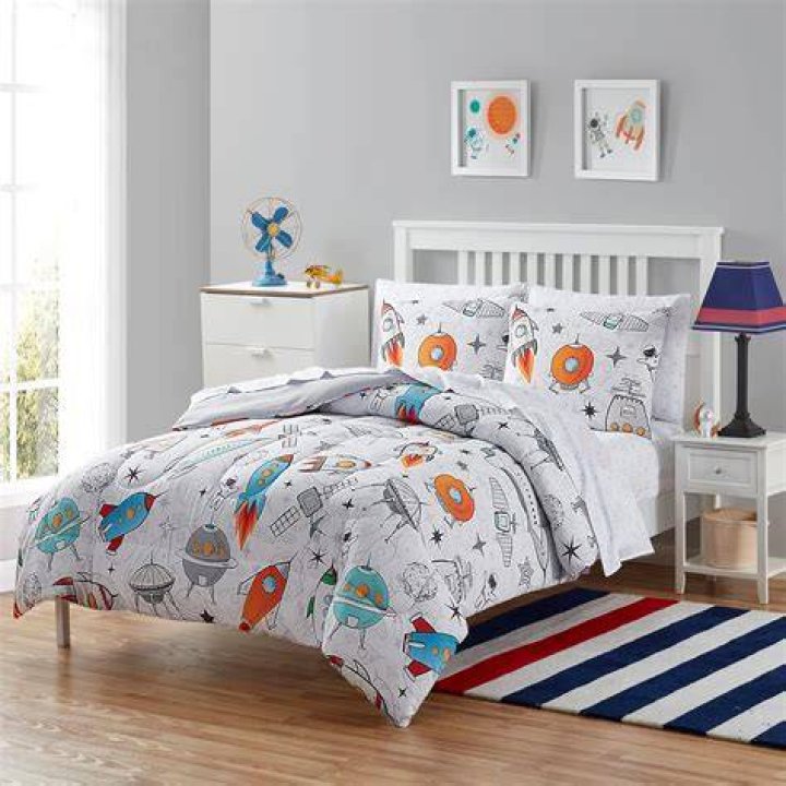 Twin Size Comforter On Full Bed